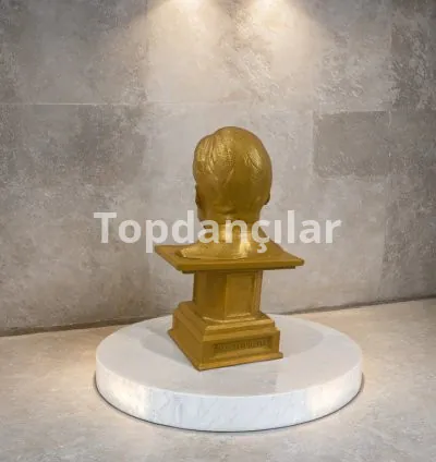 Heydər Əliyev büstü